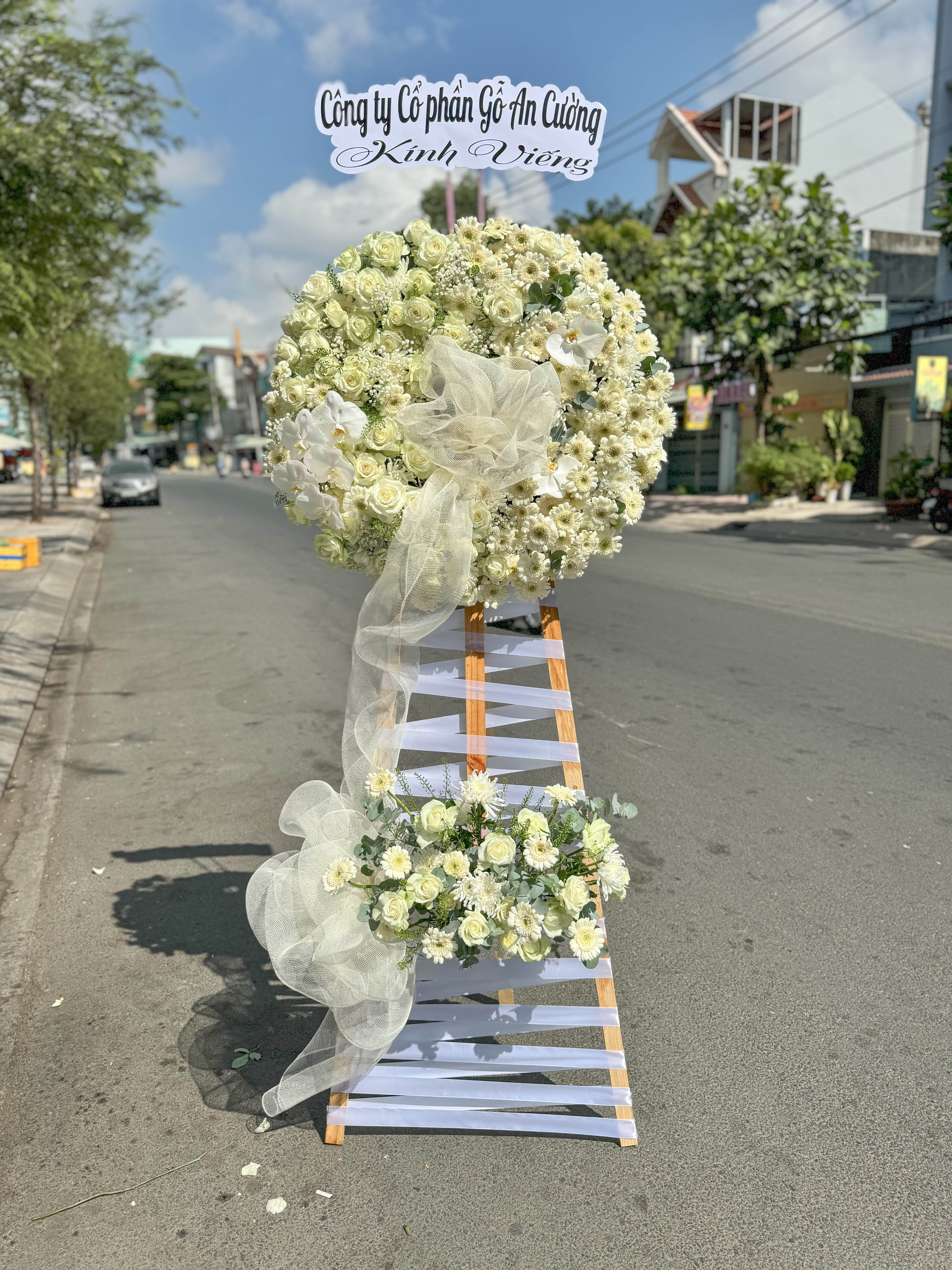 KỆ HOA CHIA BUỒN - HCB35
