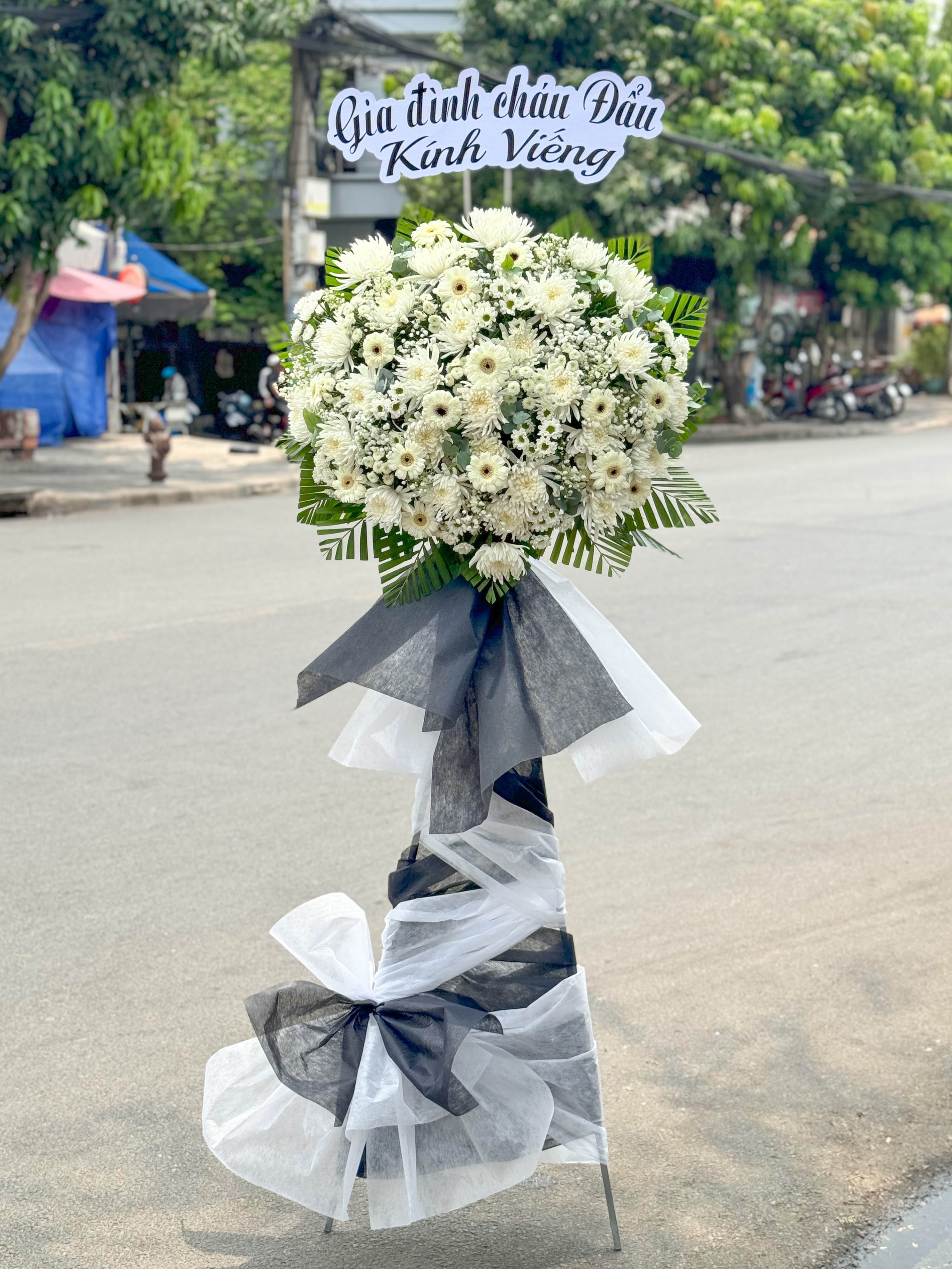 KỆ HOA CHIA BUỒN - HCB43