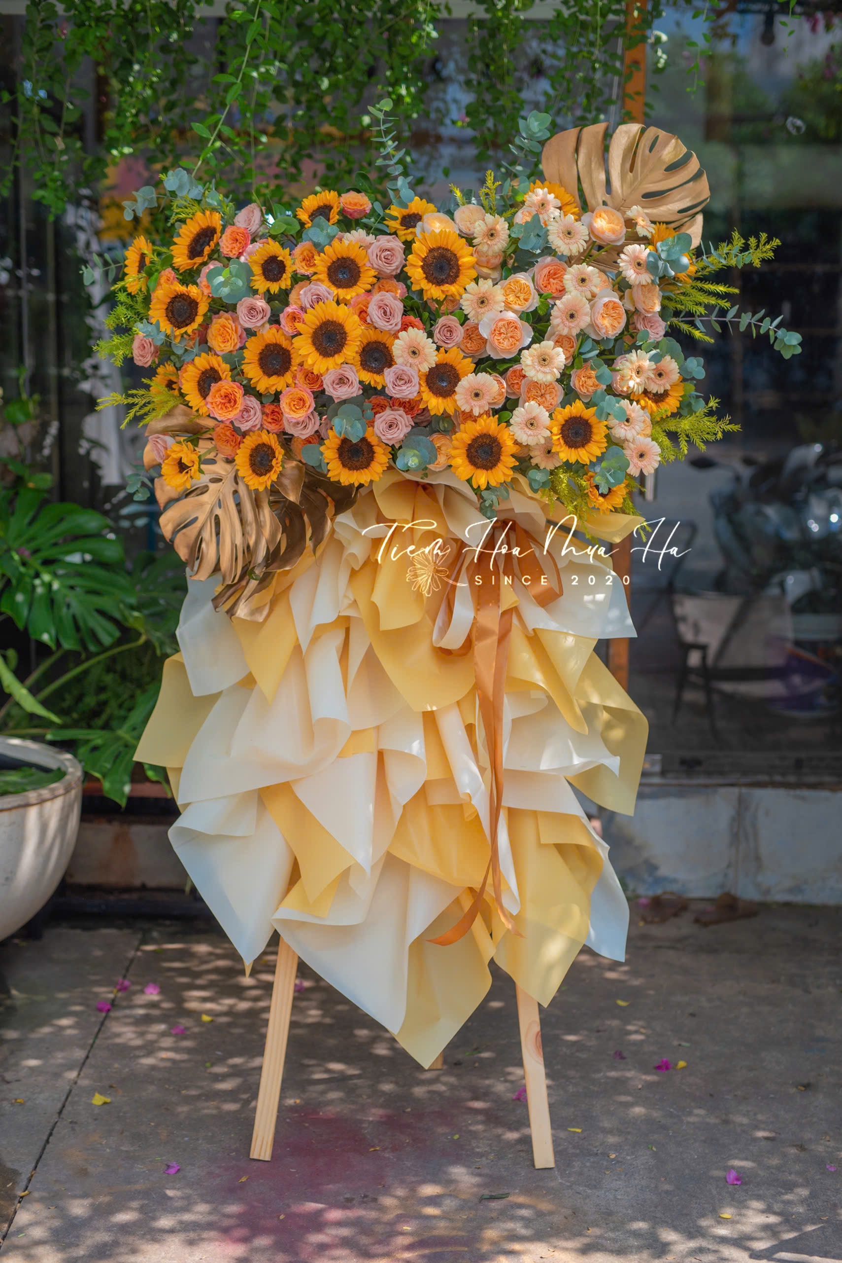 KỆ CHÚC MỪNG - KCM100