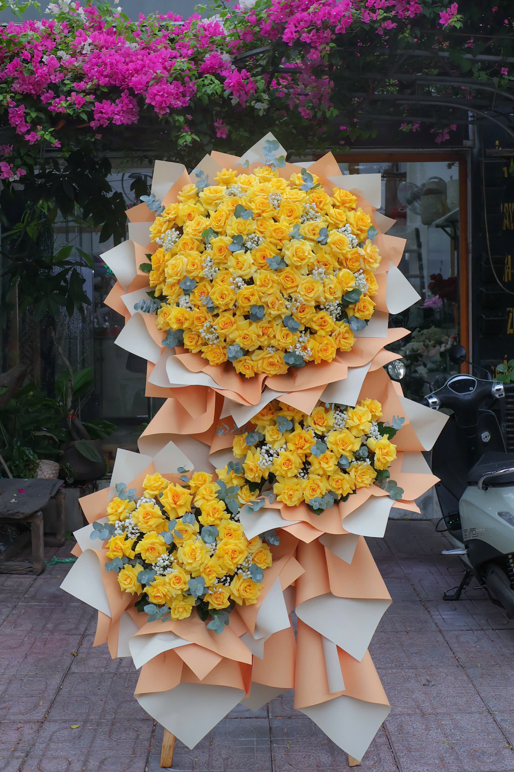KỆ HOA CHÚC MỪNG - KCM195